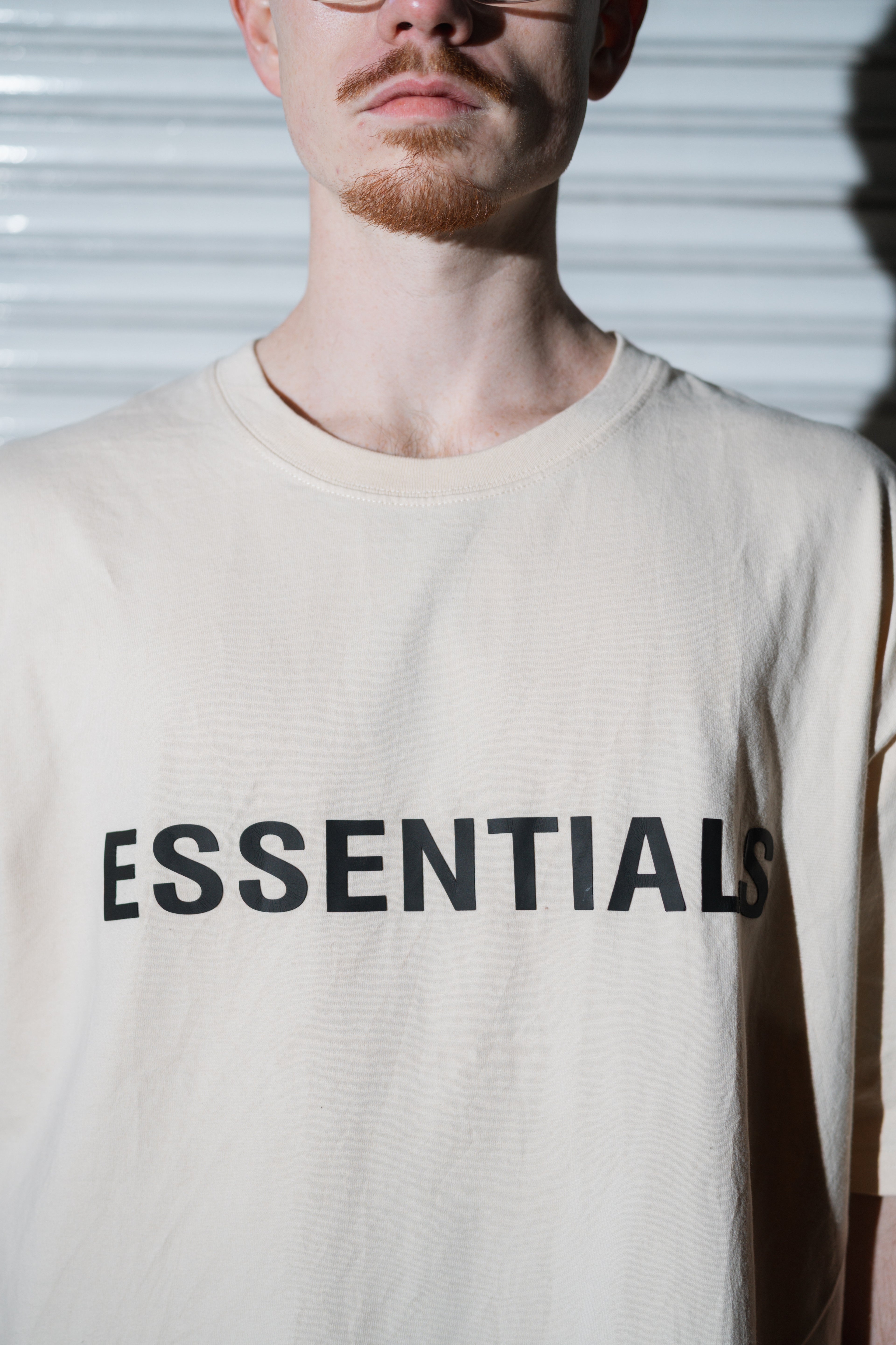 FEAR OF GOD ESSENTIALS LOGO TEE