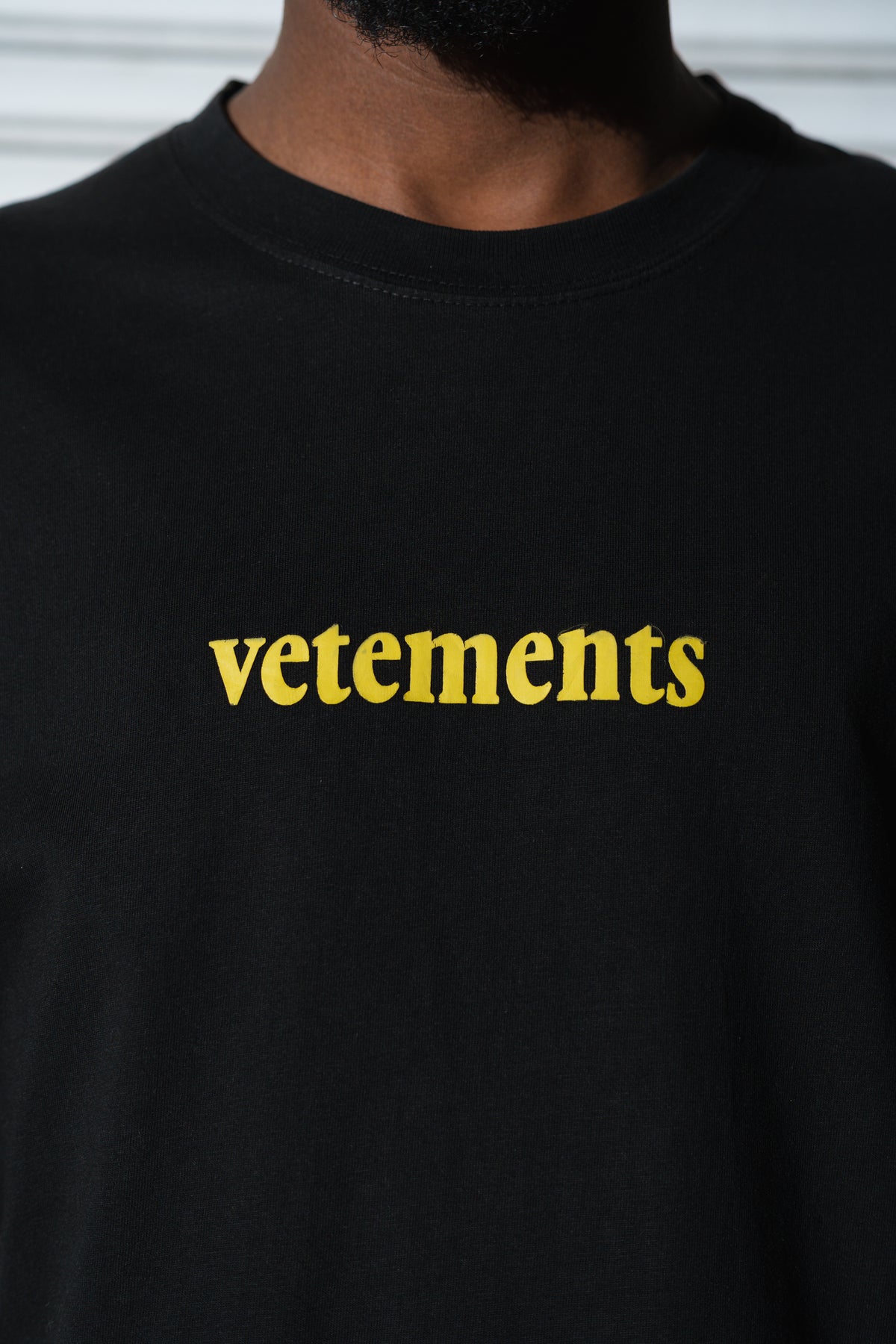 VETEMENTS SHIPPING LABEL LOGO OVERSIZED TEE